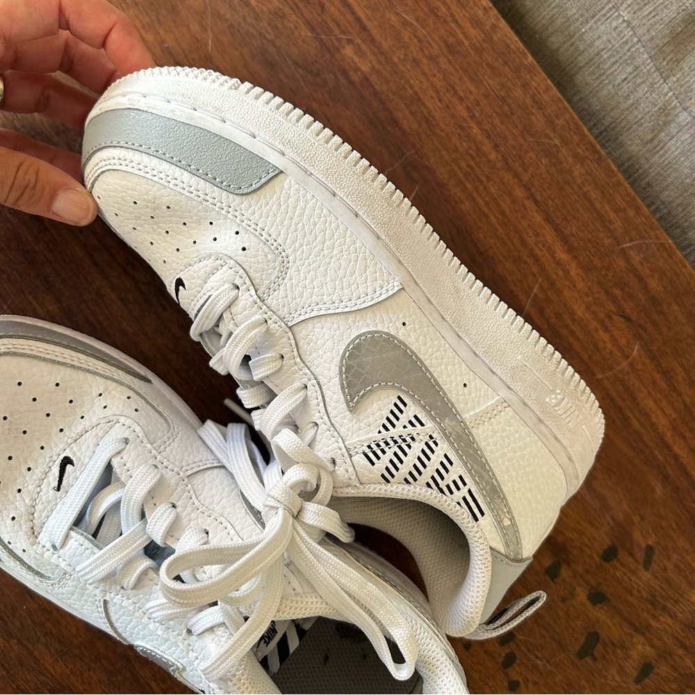 Kids white grey Air Force 1 Nike in great shape kids child size 2 Y silver beige - Picture 6 of 16